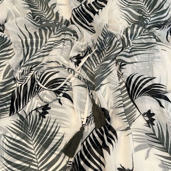 Kona Sol size small Sheer Black and White Leaf Print coverup kimono kaftan EUC - Picture 6 of 12